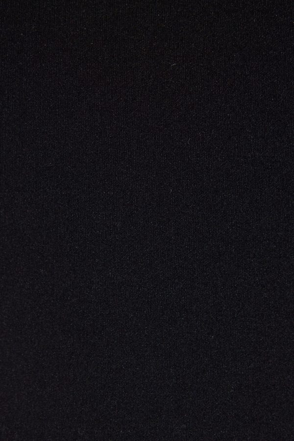 100085545_06V_alt4_1920x2880-1