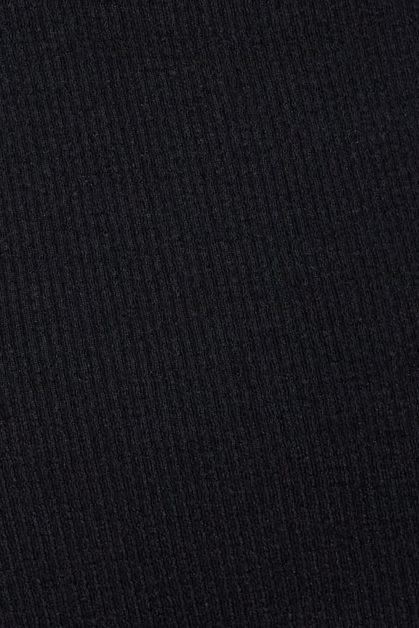 100086774_06V_alt4_1920x2880-1