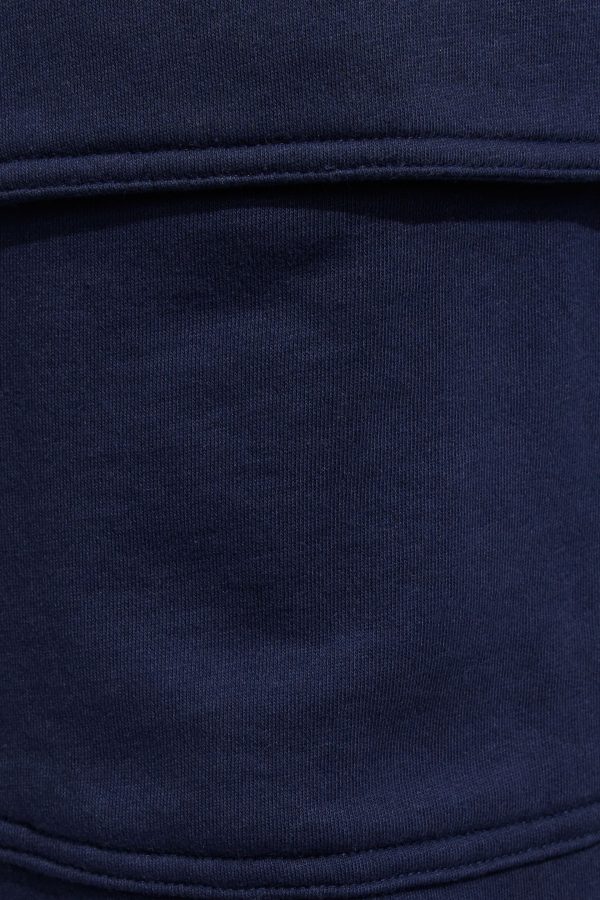 100086867_06G_alt4_1920x2880-1