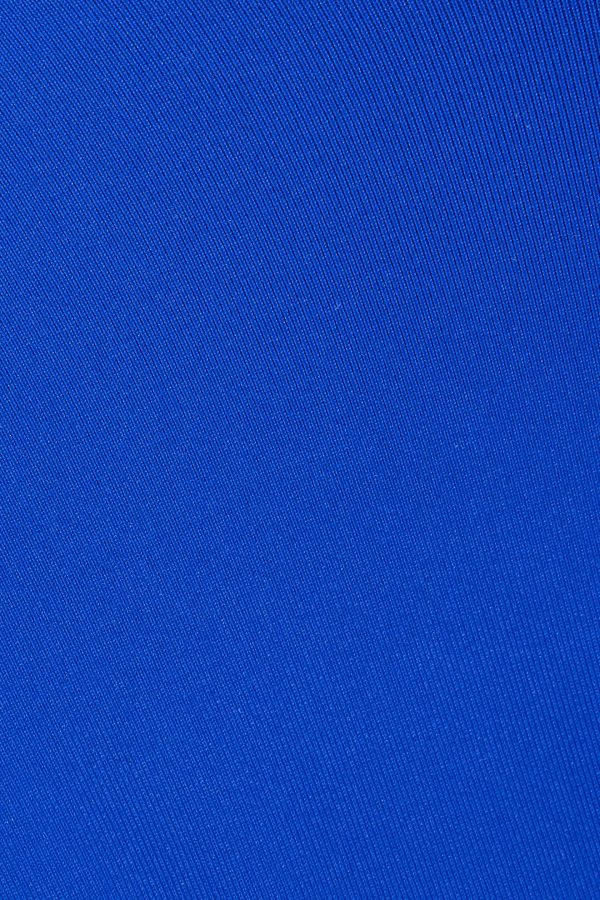 100088323_18A_alt3_1920x2880-1