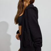 100088510_06V_alt2_1920x2880-1