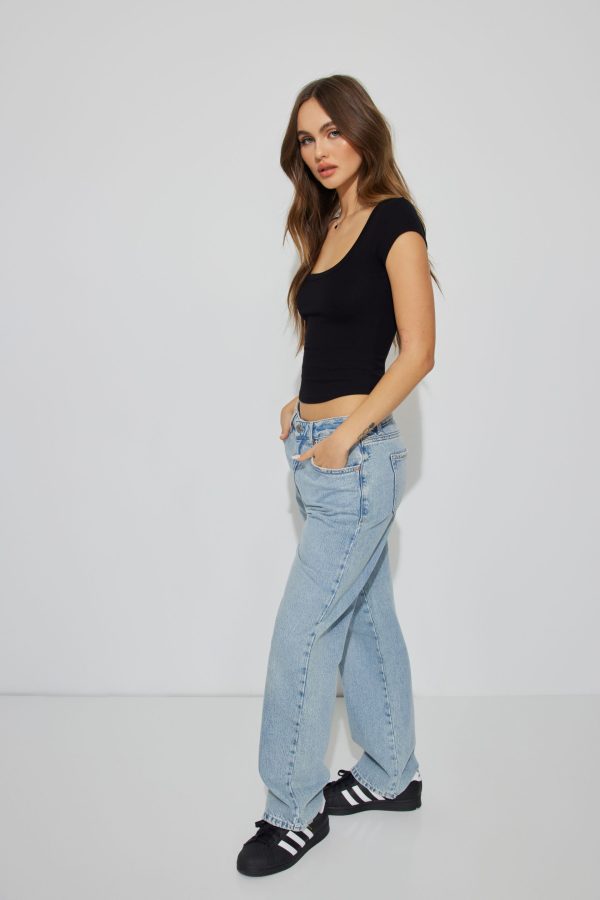 100089352_06V_alt1_1920x2880-1