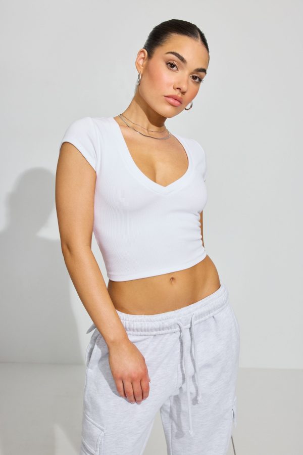 100090199_04N_1920x2880-1