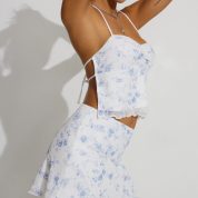 100090277_7BF_alt1_1920x2880-1