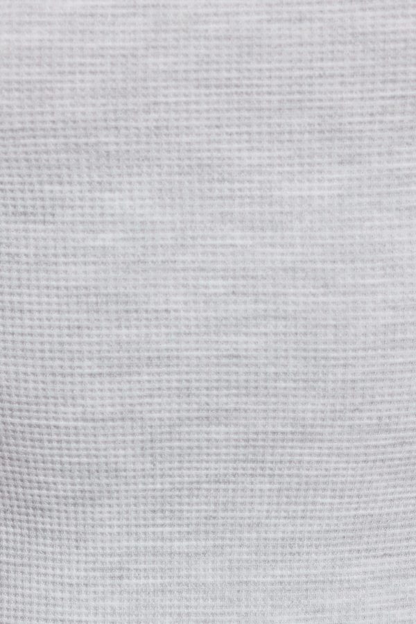100090459_18X_alt3_1920x2880-1