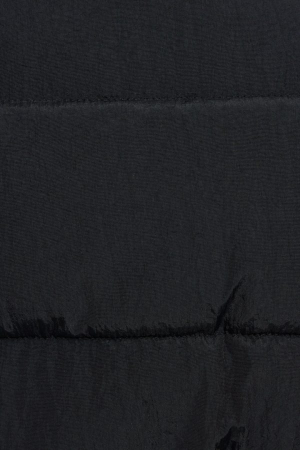 100090569_06V_alt5_1920x2880-1
