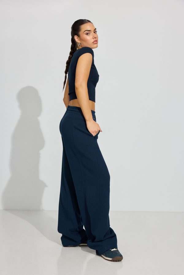 100090943_06G_alt1_1920x2880-1
