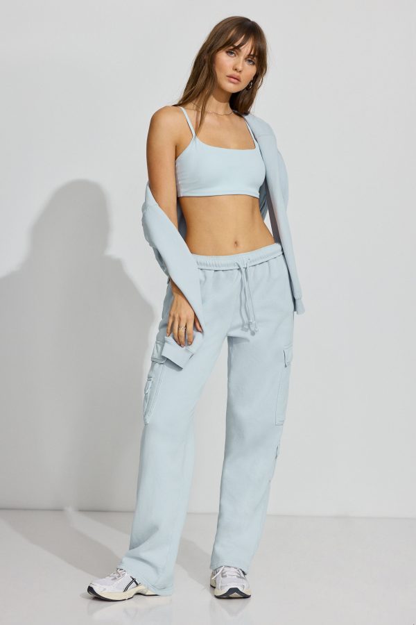 100091918_7VV_1920x2880-1