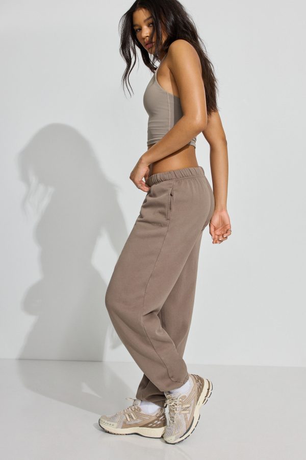 100091919_84G_alt2_1920x2880-1