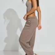 100091919_84G_alt2_1920x2880-1