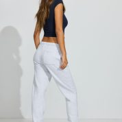 100091921_18X_alt2_1920x2880-1