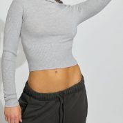 100092169_18X_alt1_1920x2880-1