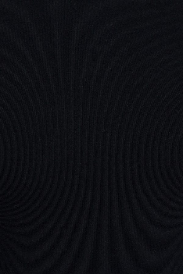 100092181_06V_alt4_1920x2880-1