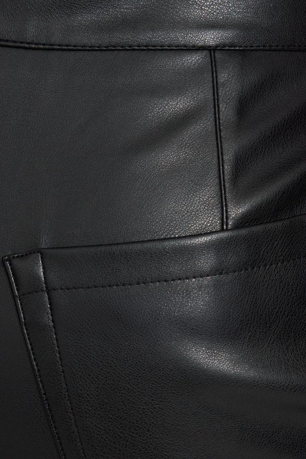 100092496_06V_alt3_1920x2880-1