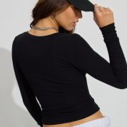 100092921_06V_alt2_1920x2880-1