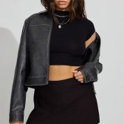 100093010_06V_alt1_1920x2880-1