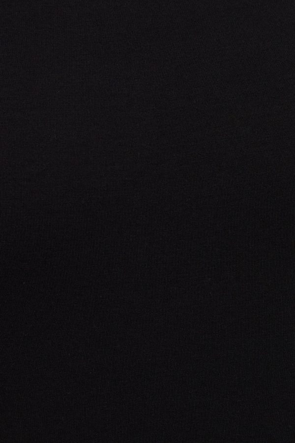 100093029_06V_alt4_1920x2880-1