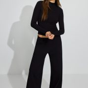 100093097_06V_alt1_1920x2880-1