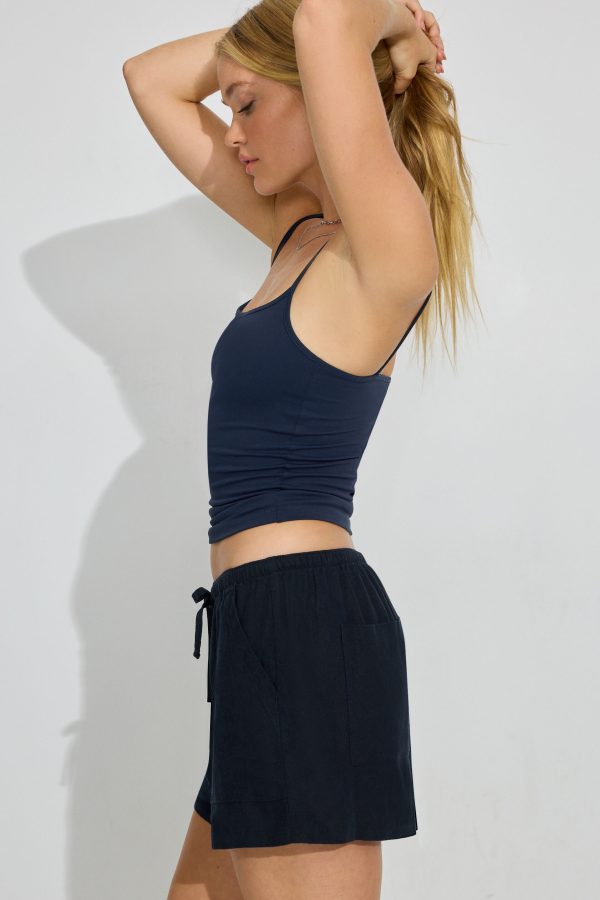 100093220_06G_alt1_1920x2880-1