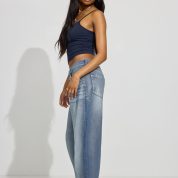 100093323_07J_alt2_1920x2880-1