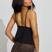 100093342_06V_alt2_1920x2880-1