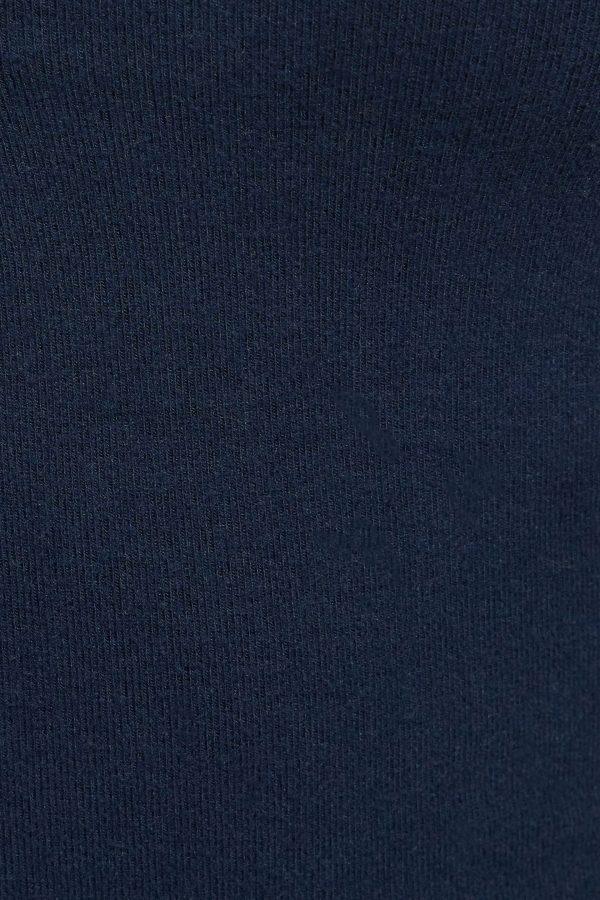 100093733_06G_alt3_1920x2880-1