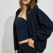 100093849_06G_alt1_1920x2880-1