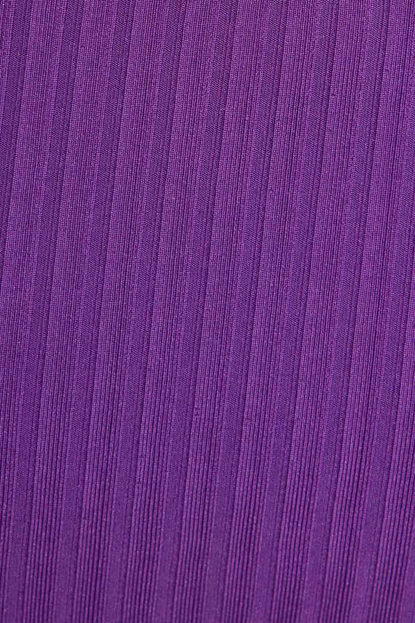 100093999_84D_alt3_1920x2880-1