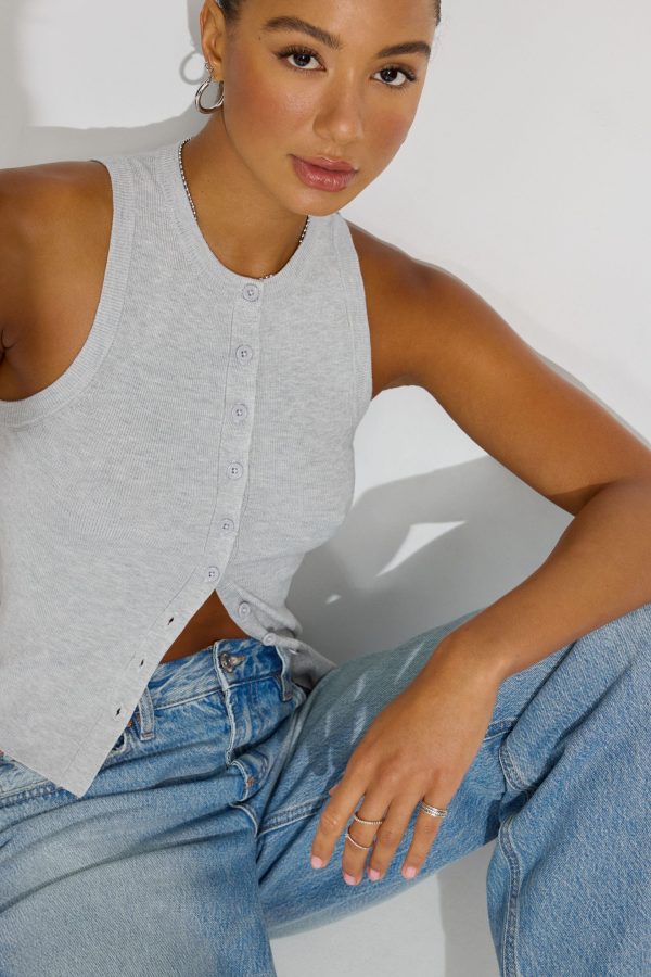 100094242_18X_alt2_1920x2880-1
