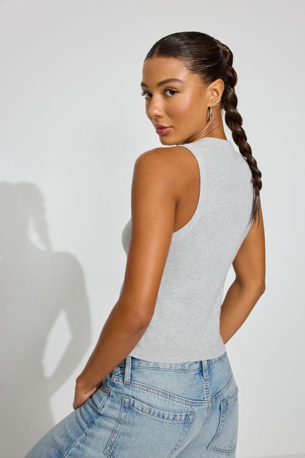 100094242_18X_alt3_1920x2880-1