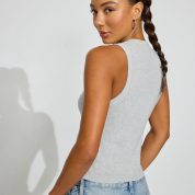 100094242_18X_alt3_1920x2880-1