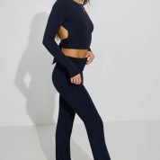 100095134_06G_alt2_1920x2880-1