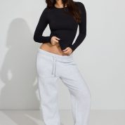 100095415_06V_alt1_1920x2880-1