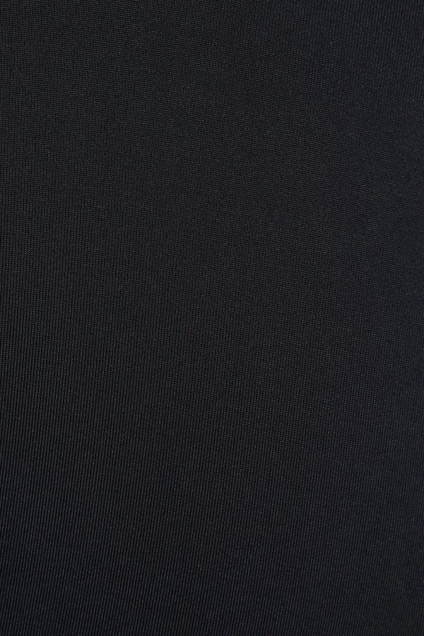 100095605_06V_alt3_1920x2880-1