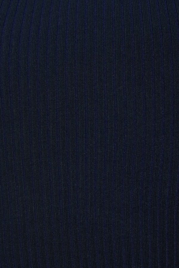 100095765_06G_alt4_1920x2880-1