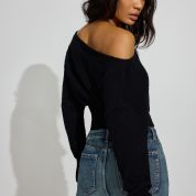 100095984_06V_alt4_1920x2880-1