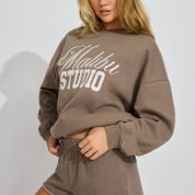 100096128_84G_alt2_1920x2880-1