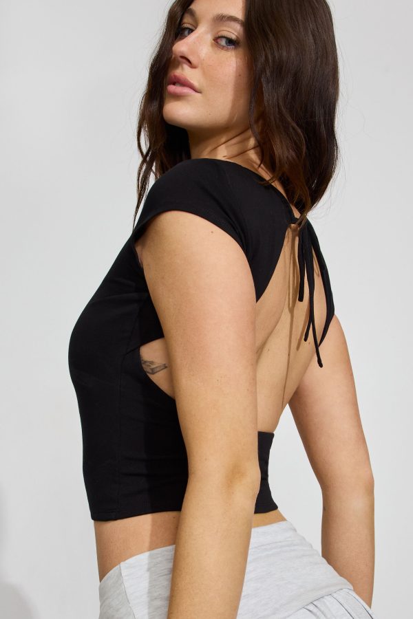 100097929_06V_1920x2880-1