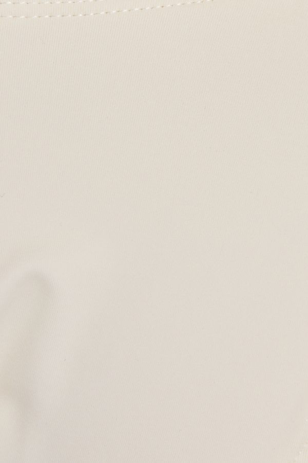 100098095_0QO_alt4_1920x2880-1